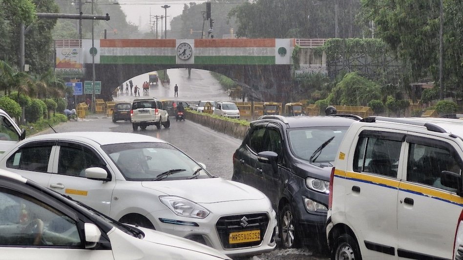 66a310dd30335-delhi-traffic-effected-due-to-rain-265835827-16x9