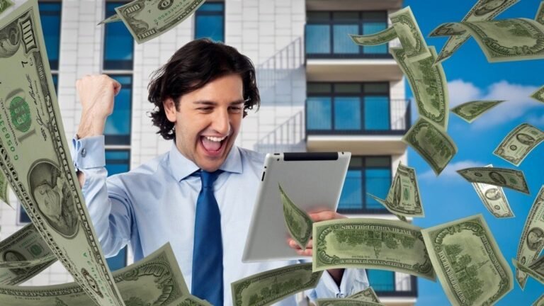 Happy-Investor-with-Dollar_Pixabay