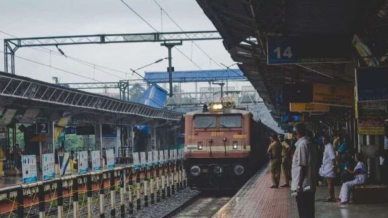 Indian-Railway-Freepik